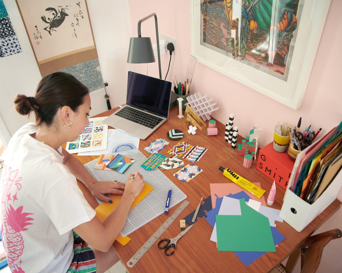 リディアさんの制作の様子 - Slide:1