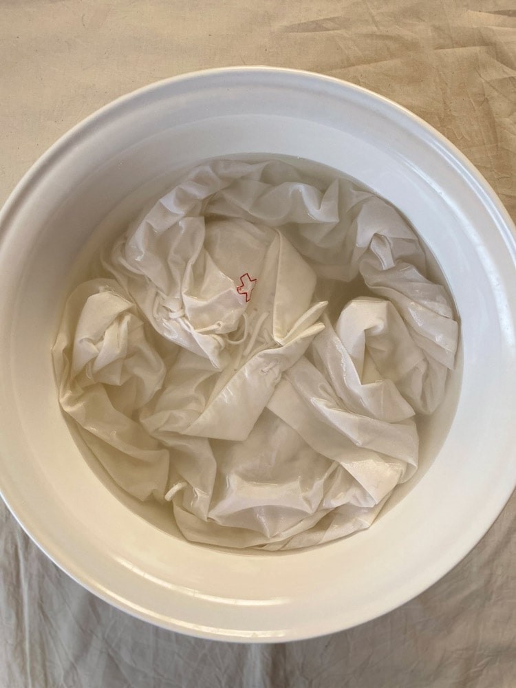 お気に入りのブラウスの洗濯|つけ置き洗い - Slide:3