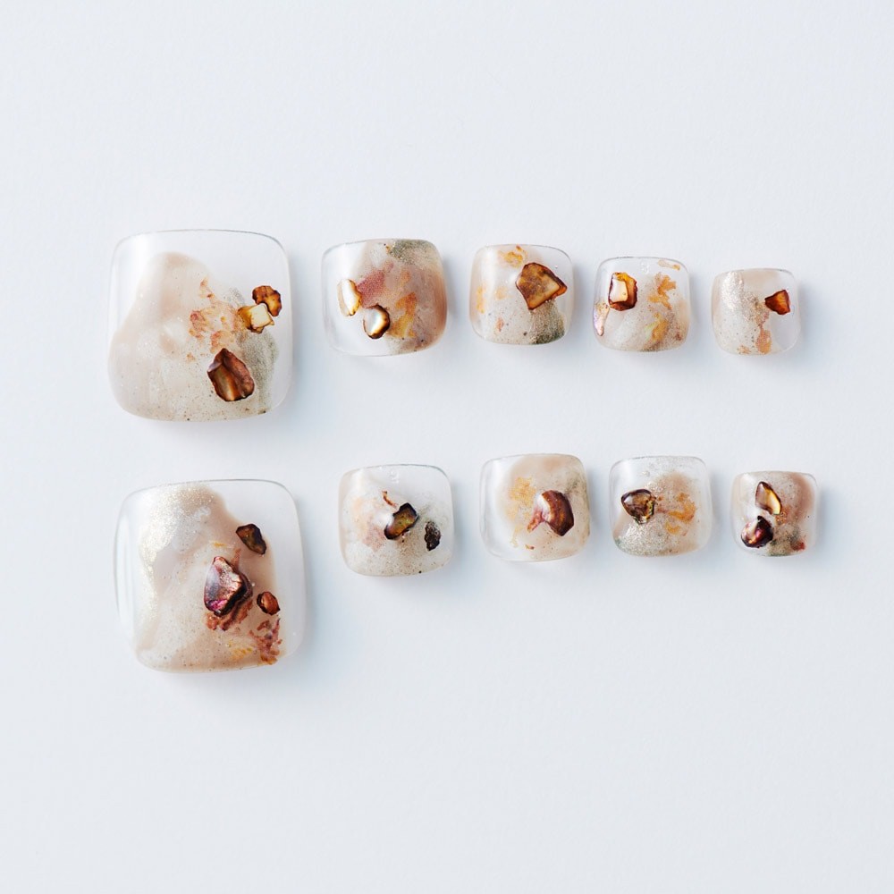 夏のペディキュア|クリアベース|シェルが光るグレージュネイル - Slide:2