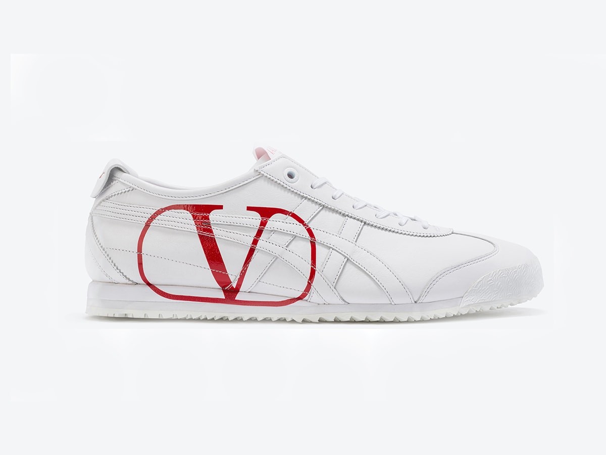 VALENTINO GARAVANI × ONITSUKA TIGER のモードなスニーカーコレクションを手に入れて! - Slide:1