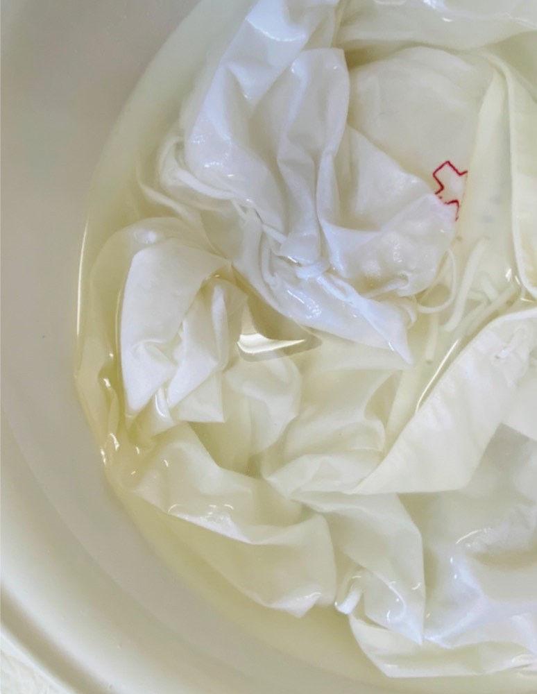 お気に入りのブラウスの洗濯|つけ置き洗い - Slide:4