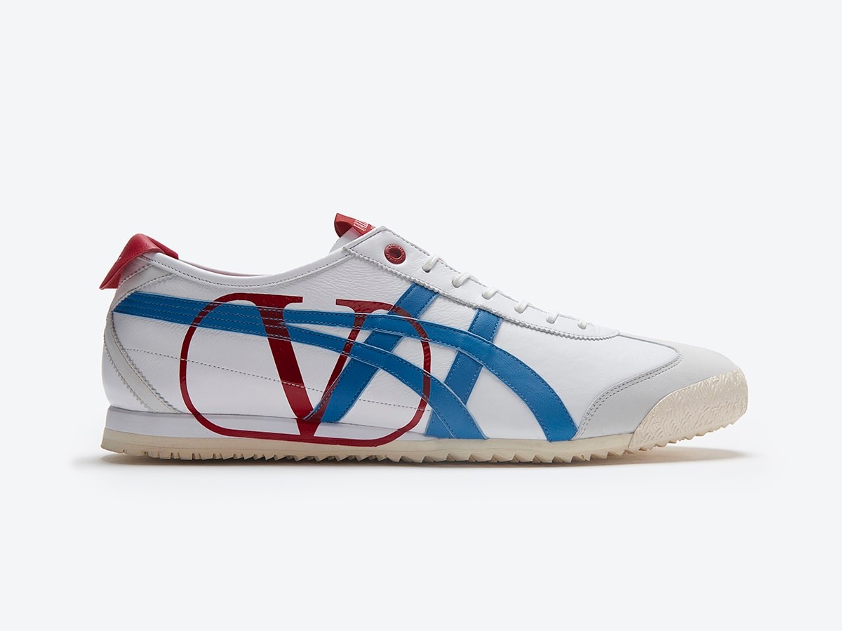 VALENTINO GARAVANI × ONITSUKA TIGER のモードなスニーカーコレクションを手に入れて! - Slide:1