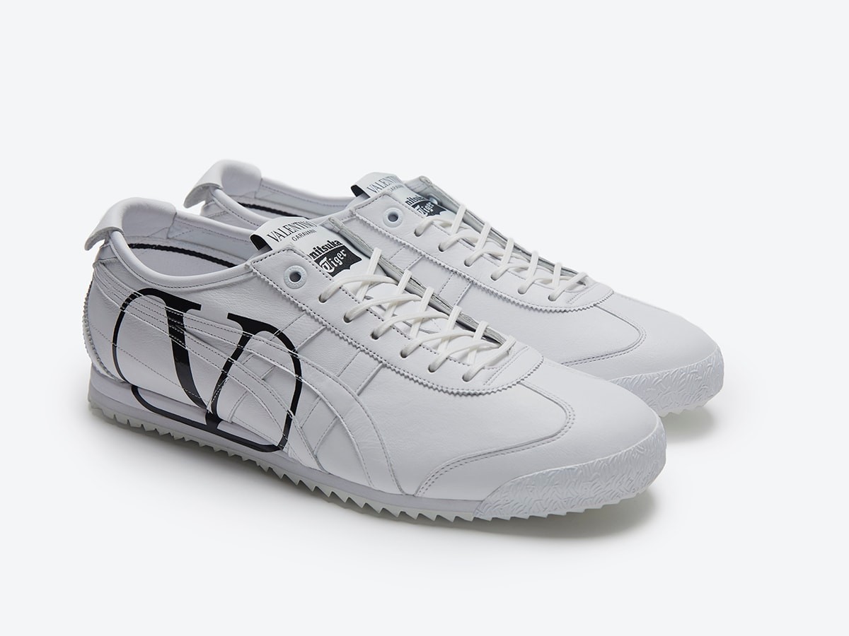 VALENTINO GARAVANI × ONITSUKA TIGER のモードなスニーカーコレクションを手に入れて! - Slide:2
