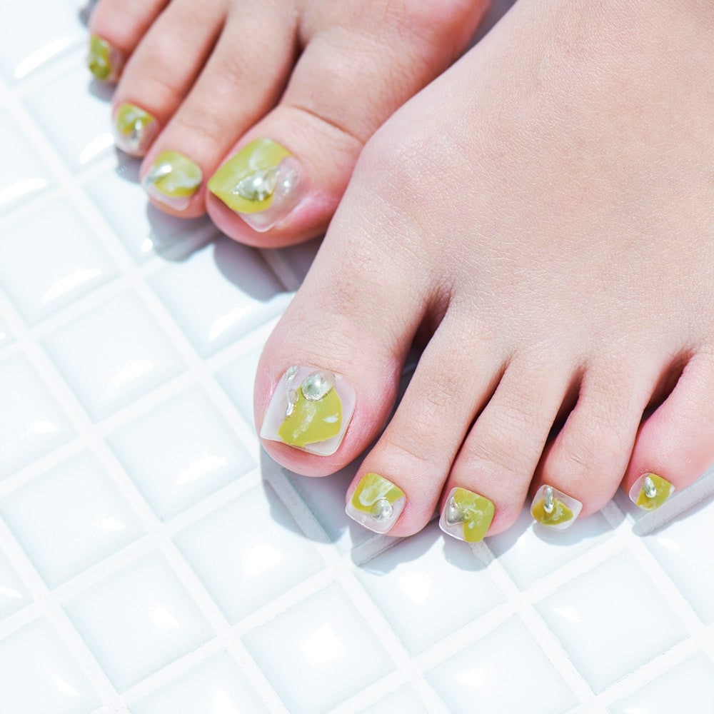 シルバーの夏のペディキュア|シルバーのしずくを一滴しずくを一滴 - Slide:1