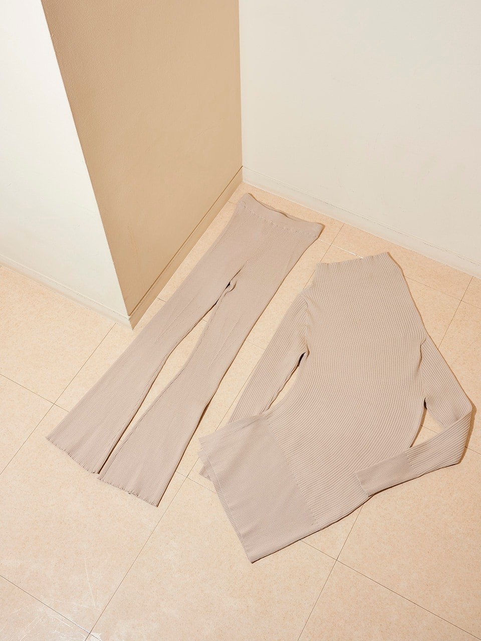 おうちで過ごすリラックスタイムから、お出かけまで。おしゃれで楽ちんウェア12選 - Slide:12