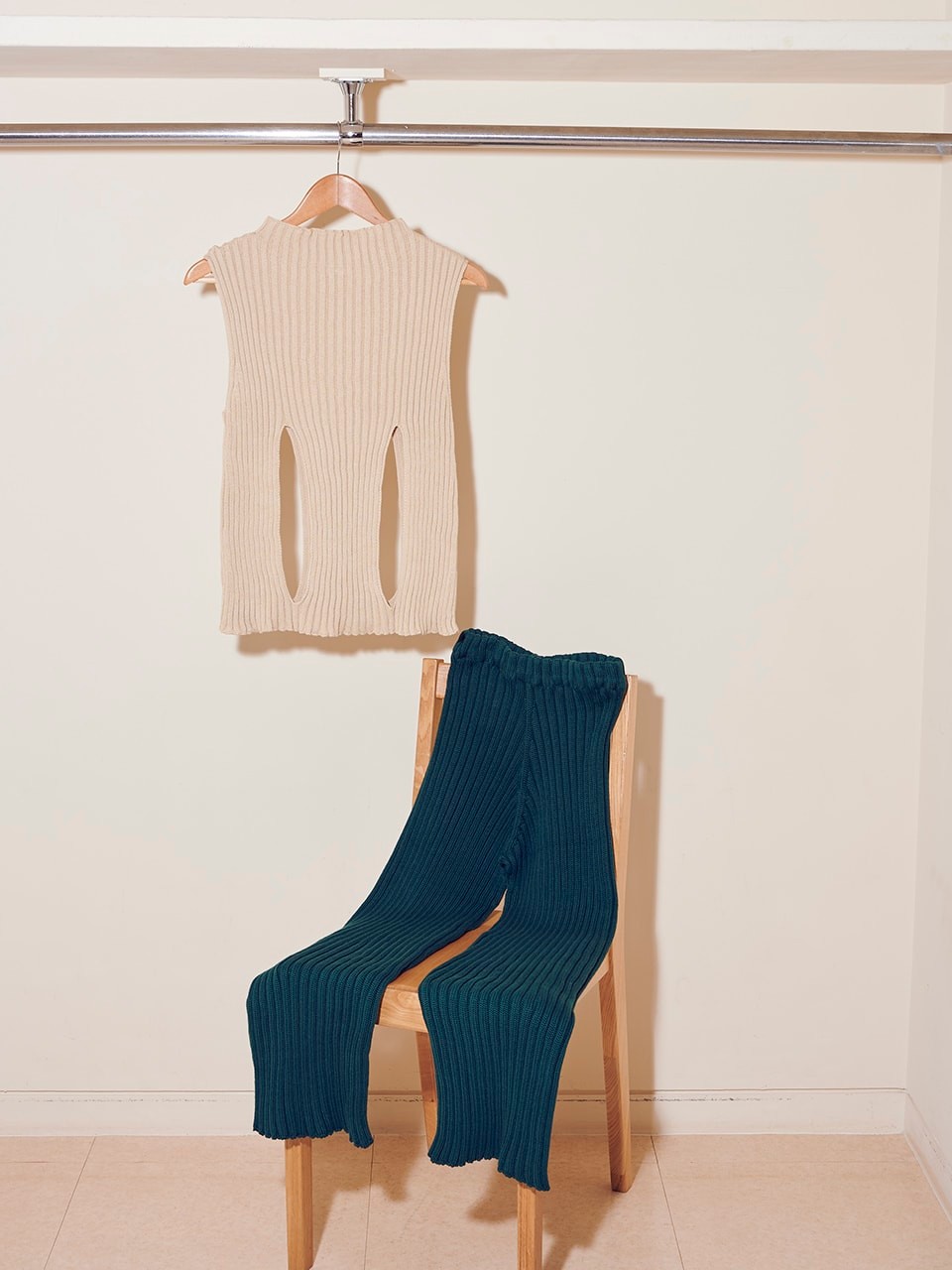 おうちで過ごすリラックスタイムから、お出かけまで。おしゃれで楽ちんウェア12選 - Slide:10