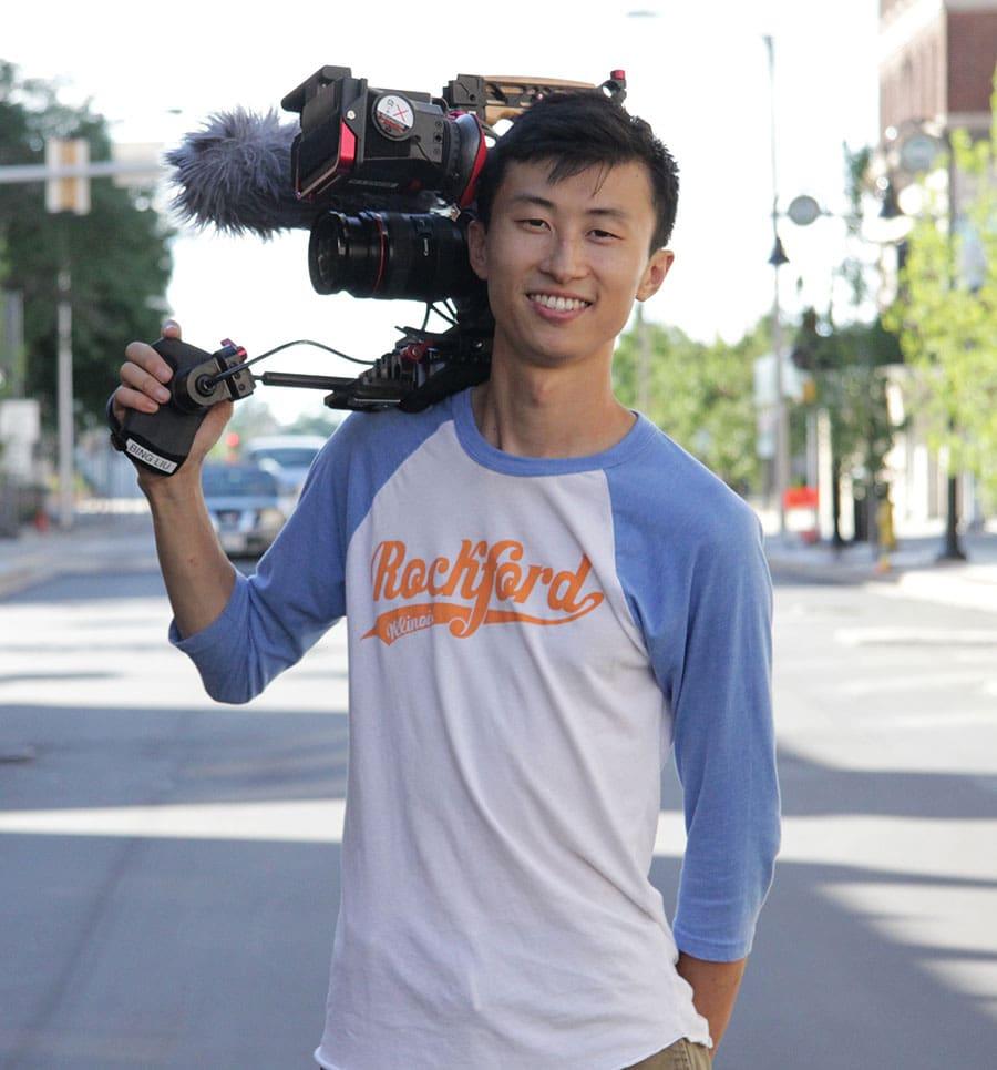 ビンリュー監督プロフィール|行き止まりの世界に生まれて