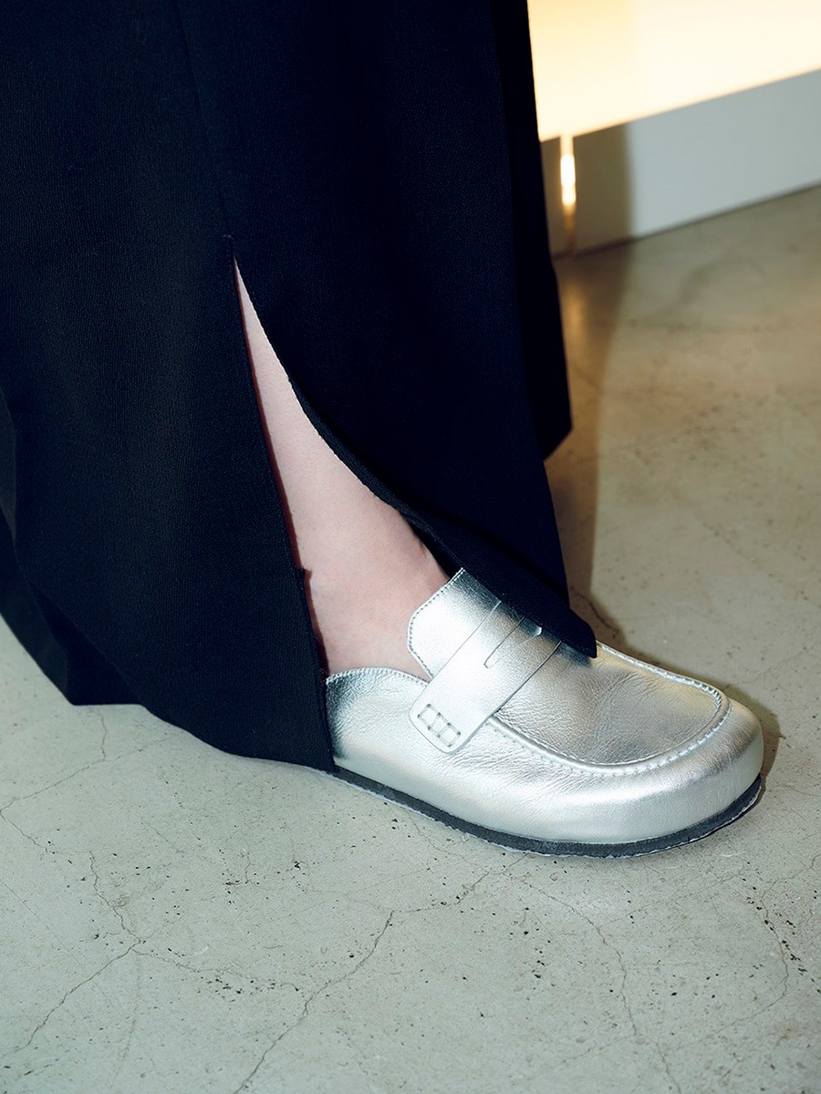 見習いエディターぱるる|島崎遥香|シルバーローファー - Slide:3