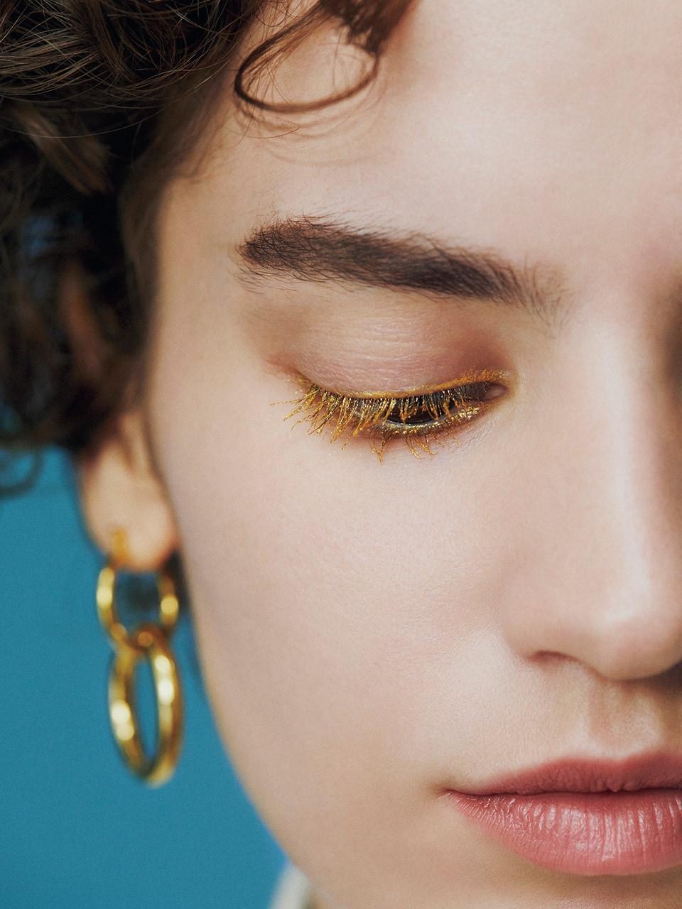 秋のパワーメイク|gold eyelash