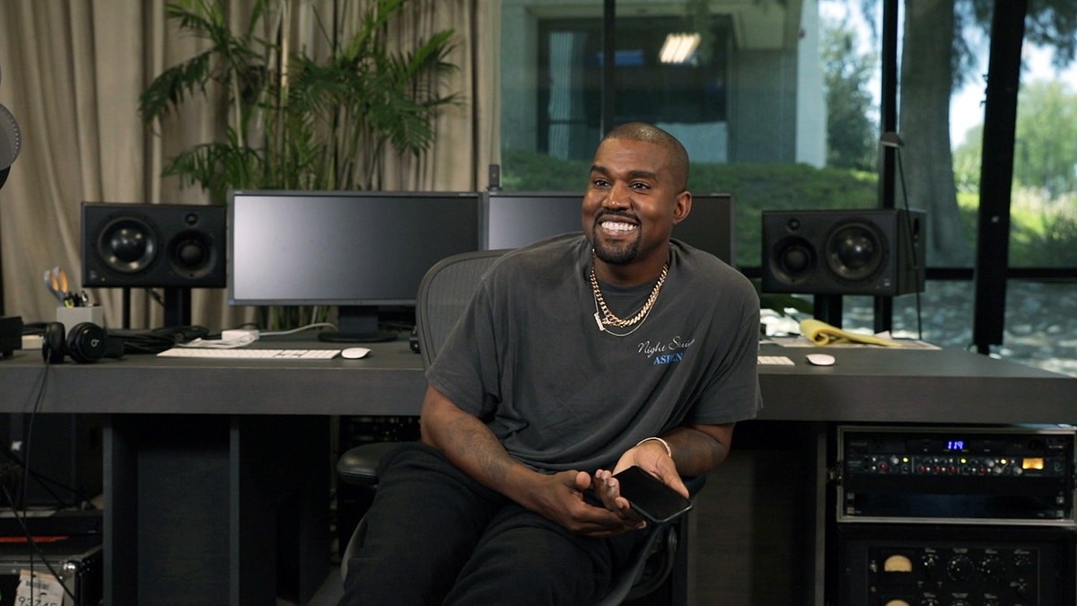 『コレット・モン・アムール』が公開。〈サカイ〉や〈ダブレット〉とのコラボアイテムも登場 - Slide:1