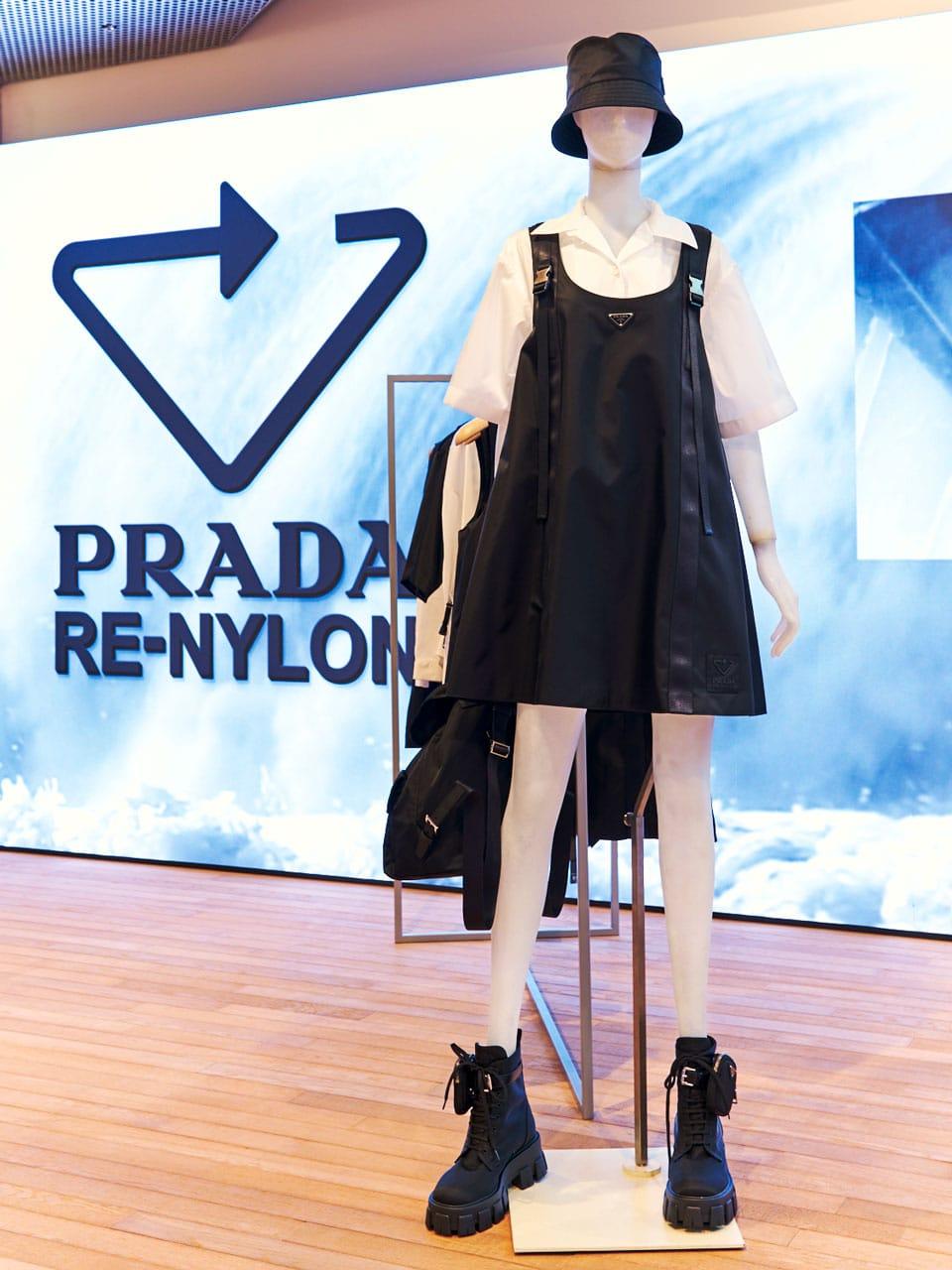 「プラダ  青山店」にインスタレーションが出現。100％再生素材“Re-Nylon”から考える環境問題