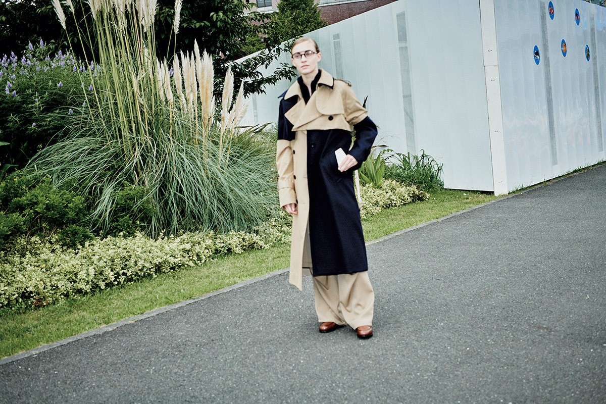 本とコート、未来のカノン - Slide:1