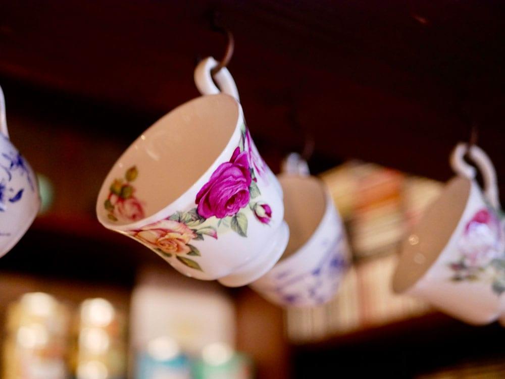80年代好きライターの純喫茶巡りVol.2 大岡山「伊藤珈琲店」でクラシックと花を愛でる - Slide:1
