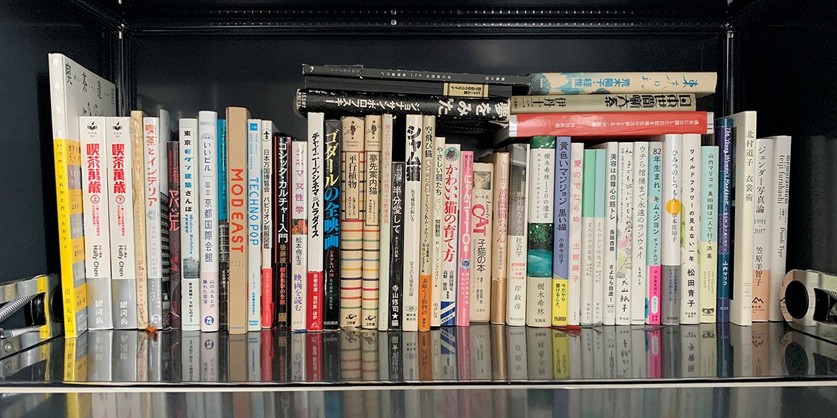 小谷実由さん 本棚 - Slide:1