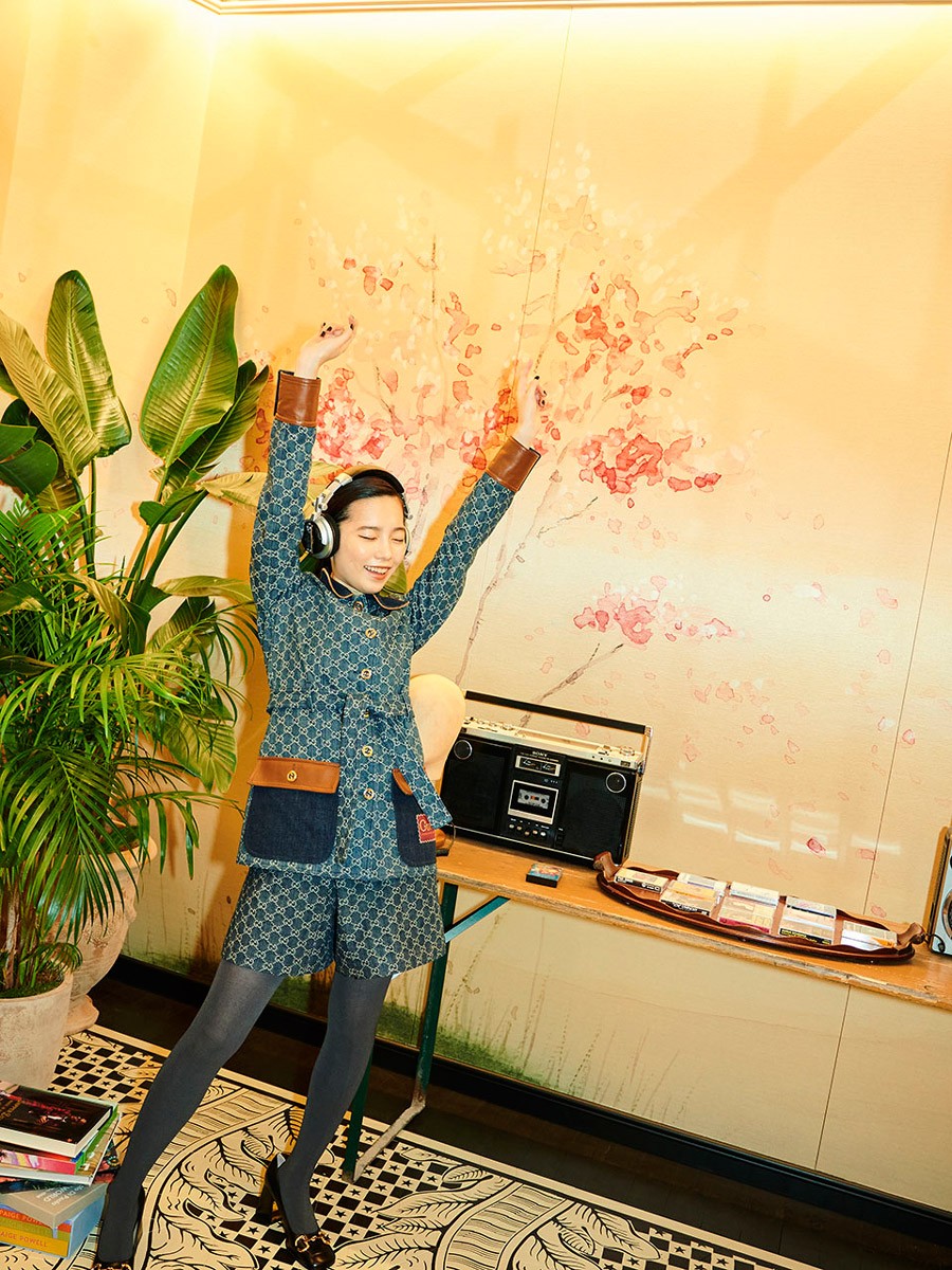 カセットを視聴するぱるる - Slide:5