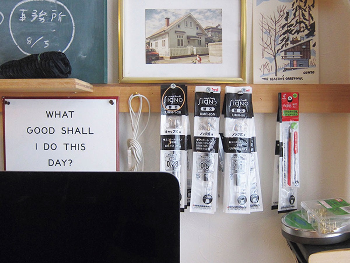 宮崎知恵さん デスク - Slide:3