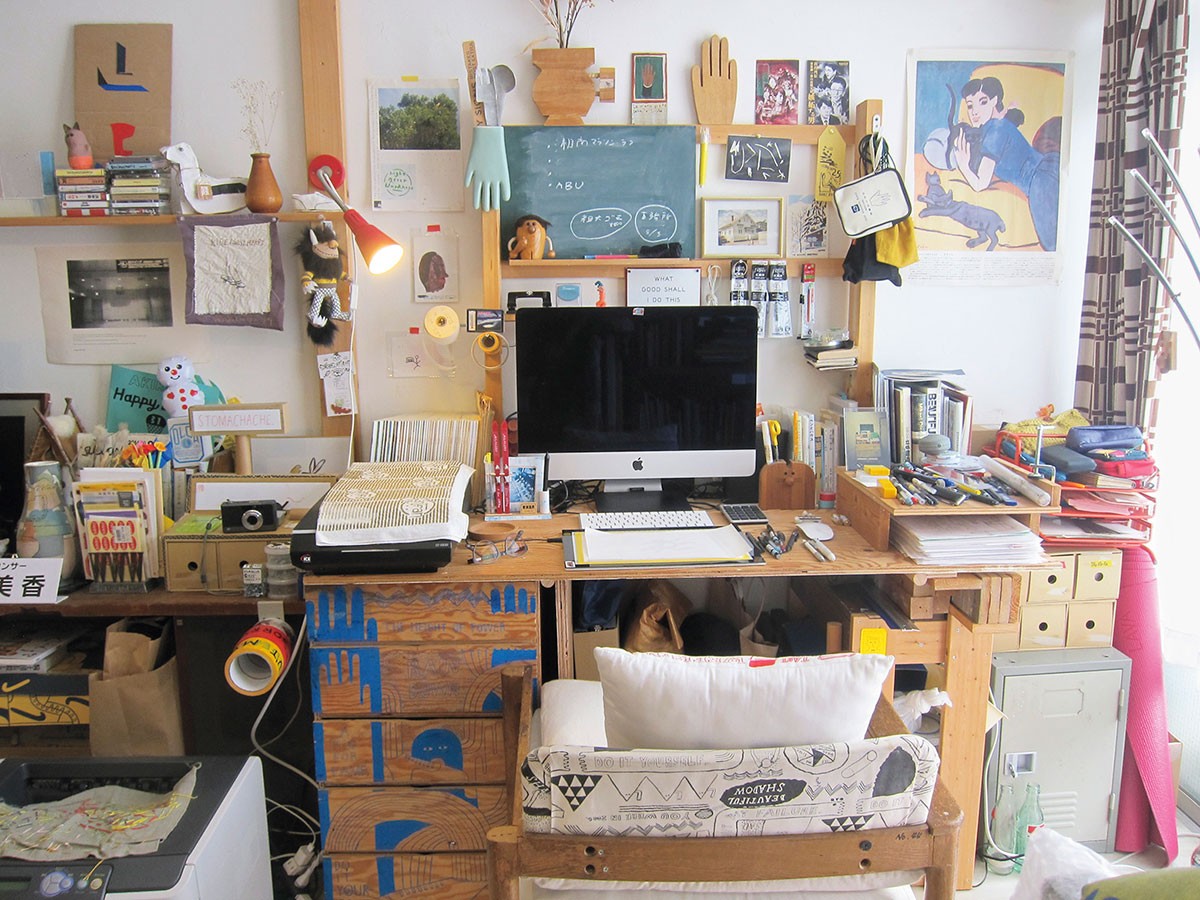 宮崎知恵さん デスク - Slide:2