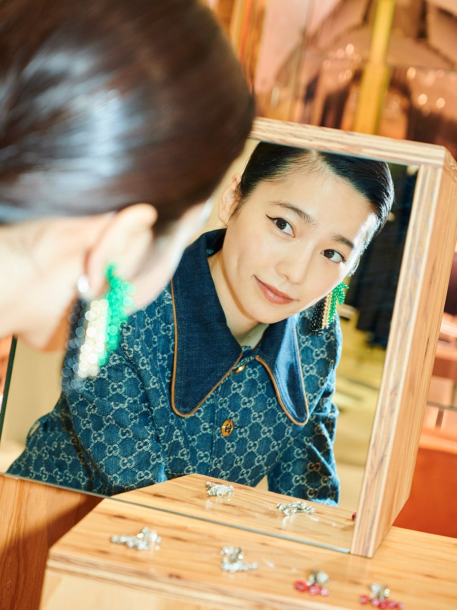 イヤリングを試着するぱるる - Slide:5