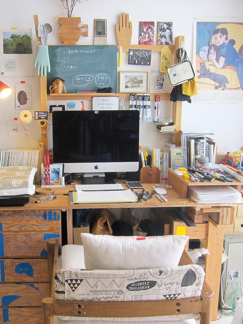 宮崎知恵さん デスク