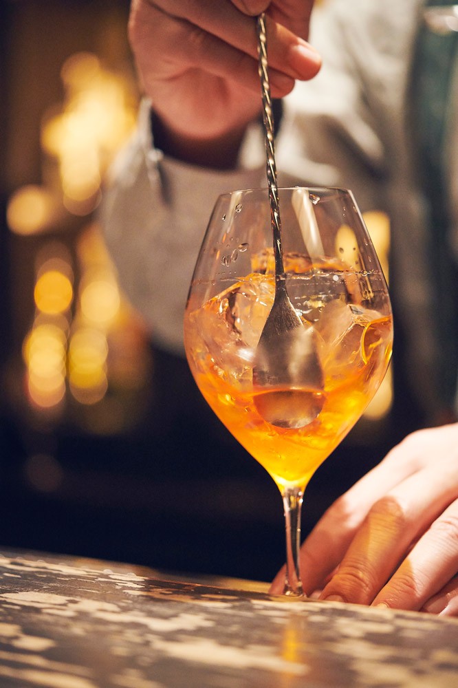 最高の昼飲みに『アペロールスプリッツ』淑女のためのカクテルレッスンvol.1 - Slide:2