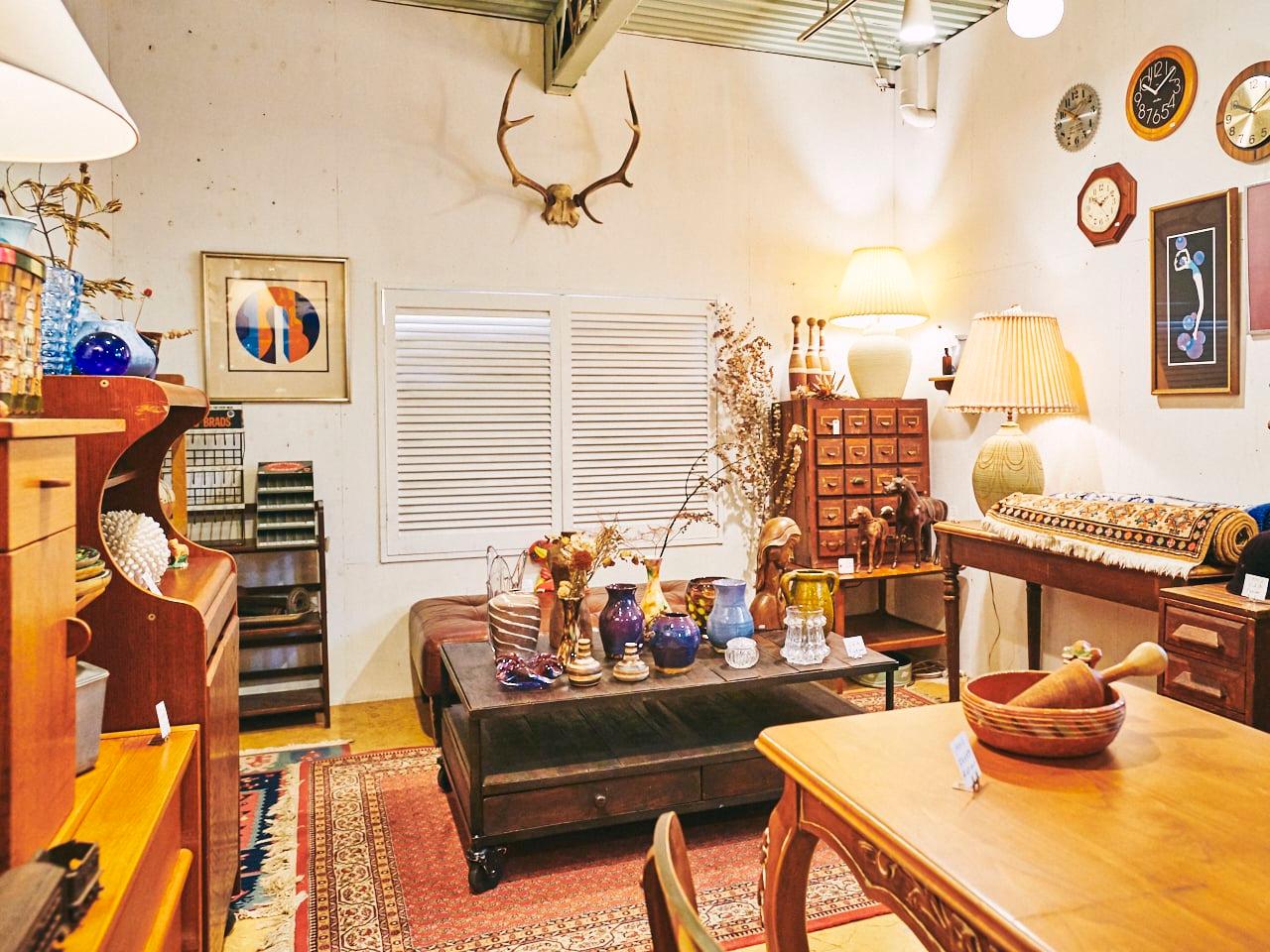家具や食器など日常を彩るアイテムが並ぶ「ガーニッシュ」。＋αが楽しい、東京の古着屋案内 - Slide:3