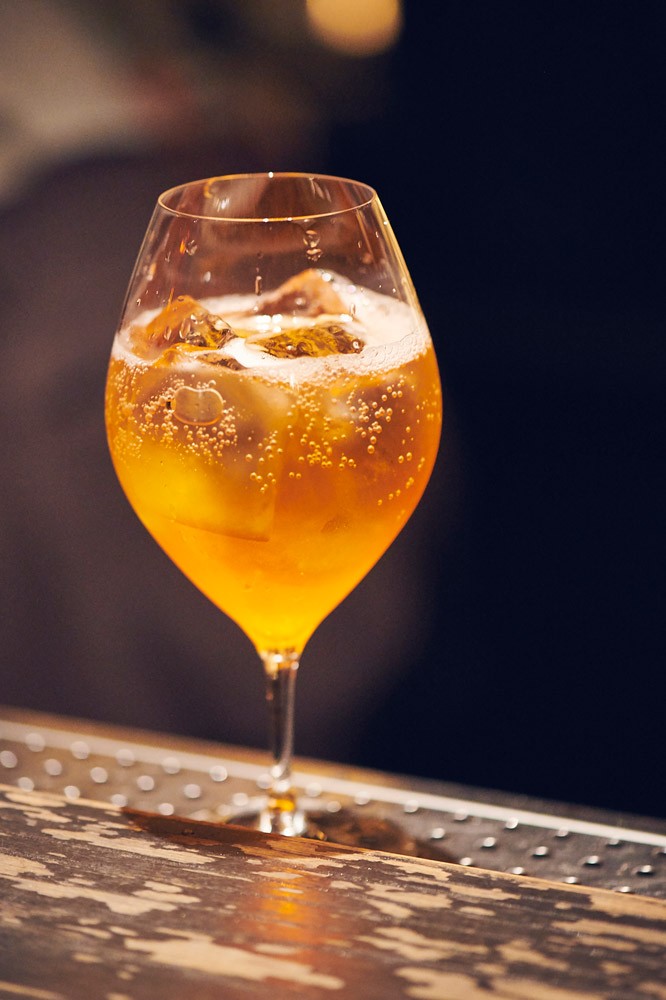 最高の昼飲みに『アペロールスプリッツ』淑女のためのカクテルレッスンvol.1 - Slide:4