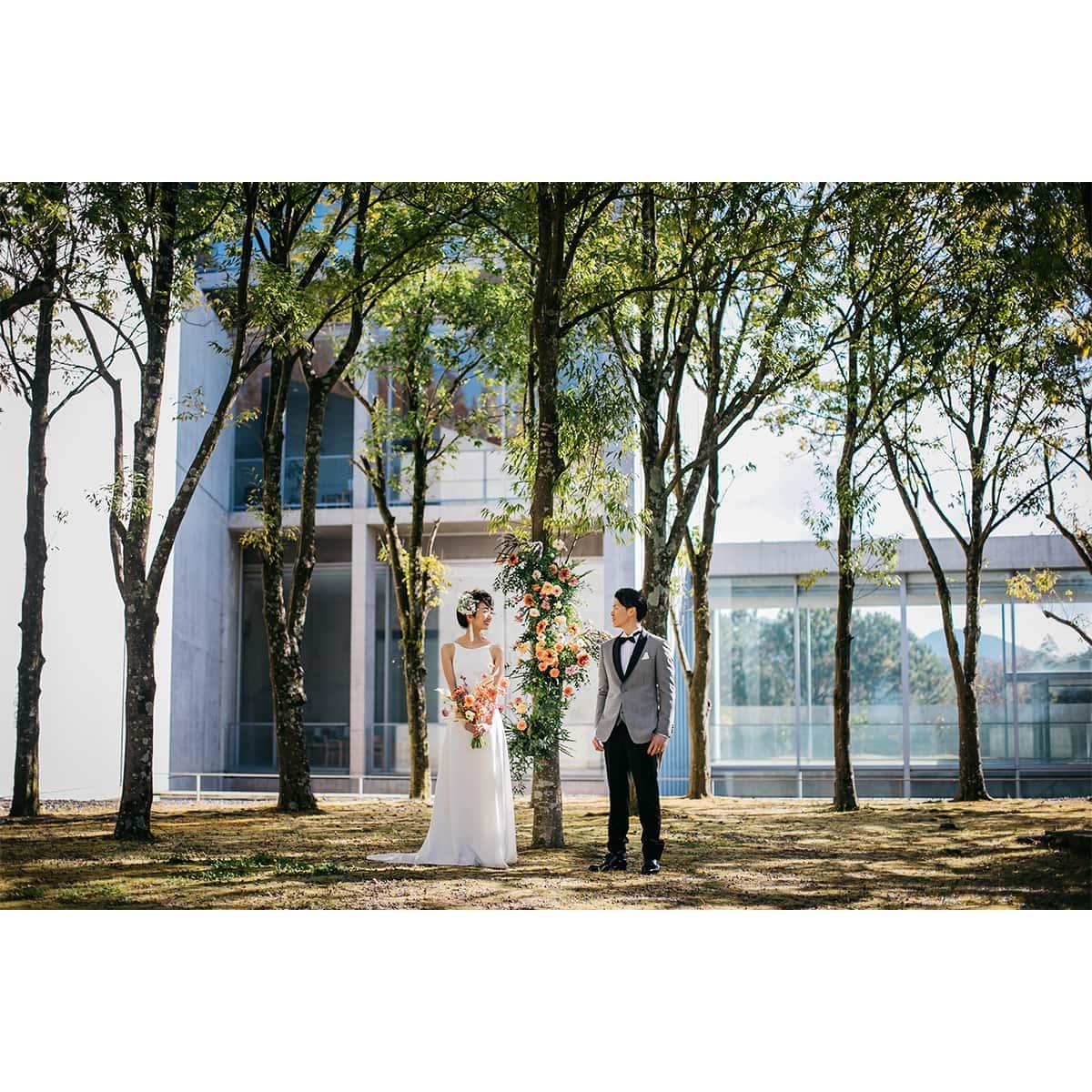 「花ノ結婚式屋」がプロデュースする新しい家族婚。安藤忠雄建築で特別で静謐なひと時を - Slide:5
