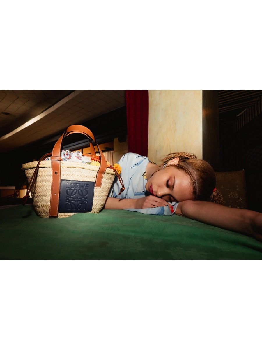 「ZOZOVILLA/ゾゾヴィラ」で〈ロエベ〉のカプセルコレクションが3月26日より世界に先駆けて予約販売を開始。「ペリメトロン」によるMVも同時公開! - Slide:6