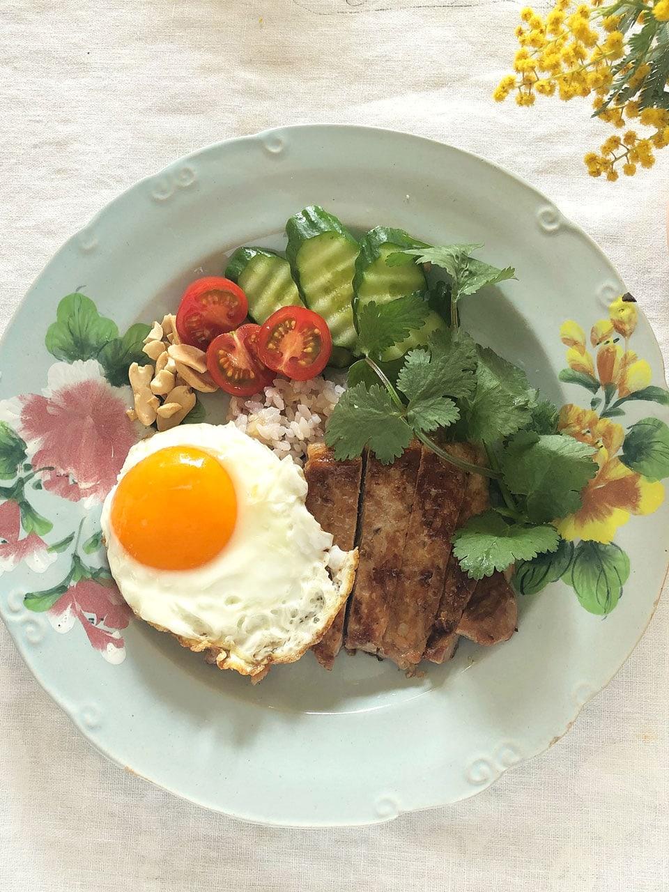 5分めし コムタム風プレート ベトナム