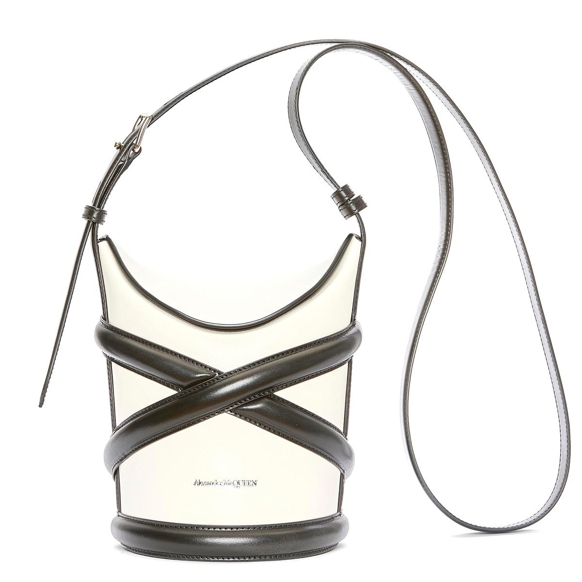 〈アレキサンダー・マックイーン〉のハーネスに着想を得た新作バッグ。豊富なカラー展開 - Slide:2