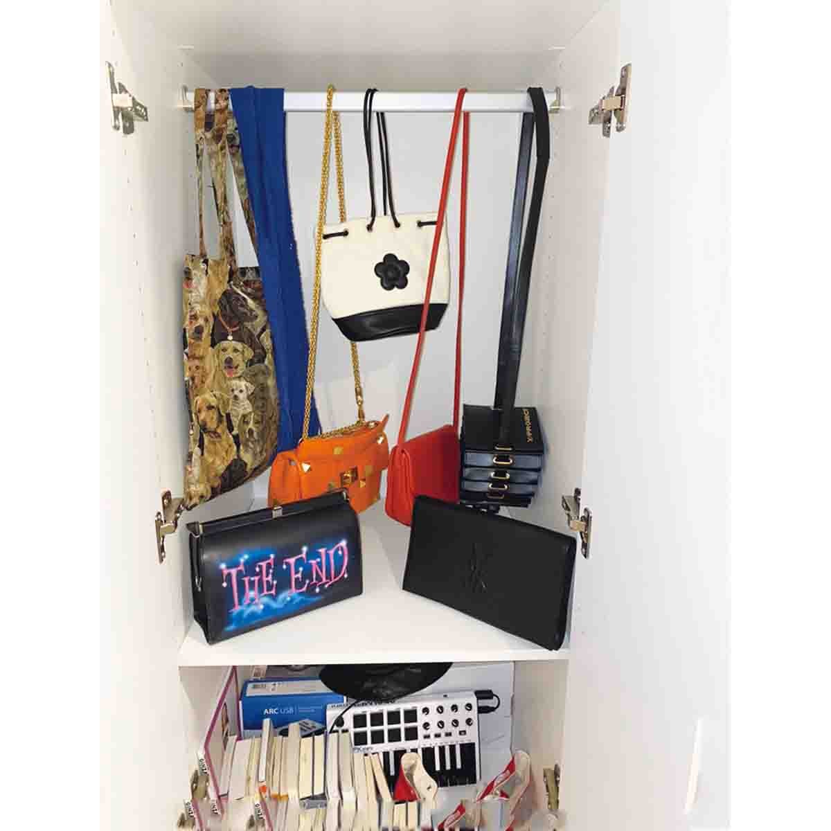 アイナ・ジ・エンド(BiSH)「思い出と愛にあふれたワードローブが力をくれる」|自分だけの好きがいっぱい♡秘密のクローゼットを拝見! - Slide:3