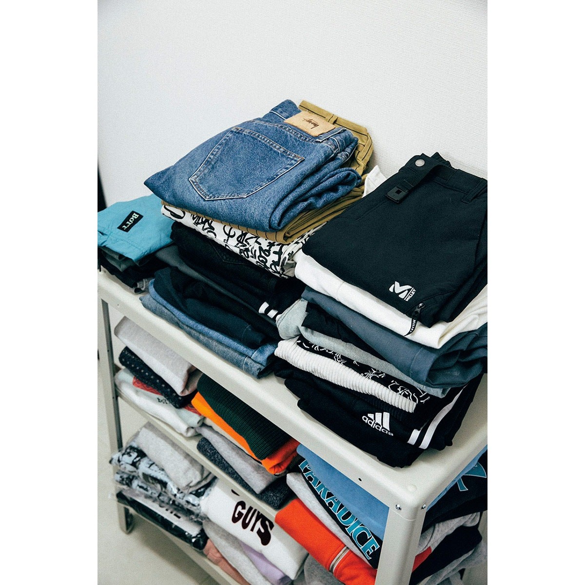 畳んだシャツ - Slide:4