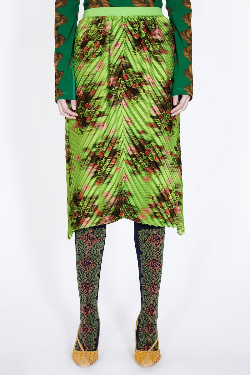 夢と現実の間を彷徨う。〈JNBY〉最旬コレクションがオンラインストアに到着 - Slide:1