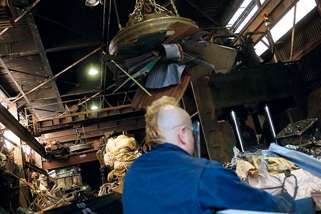 スクラップ屋 - Slide:14