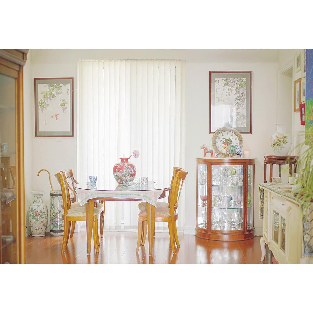 ダイニングルーム オブジェ カラフル - Slide:1