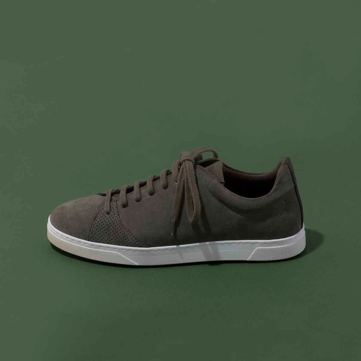 パリ発〈O.T.A〉が上陸。リサイクルタイヤをソールにしたミニマルレザースニーカー - Slide:4