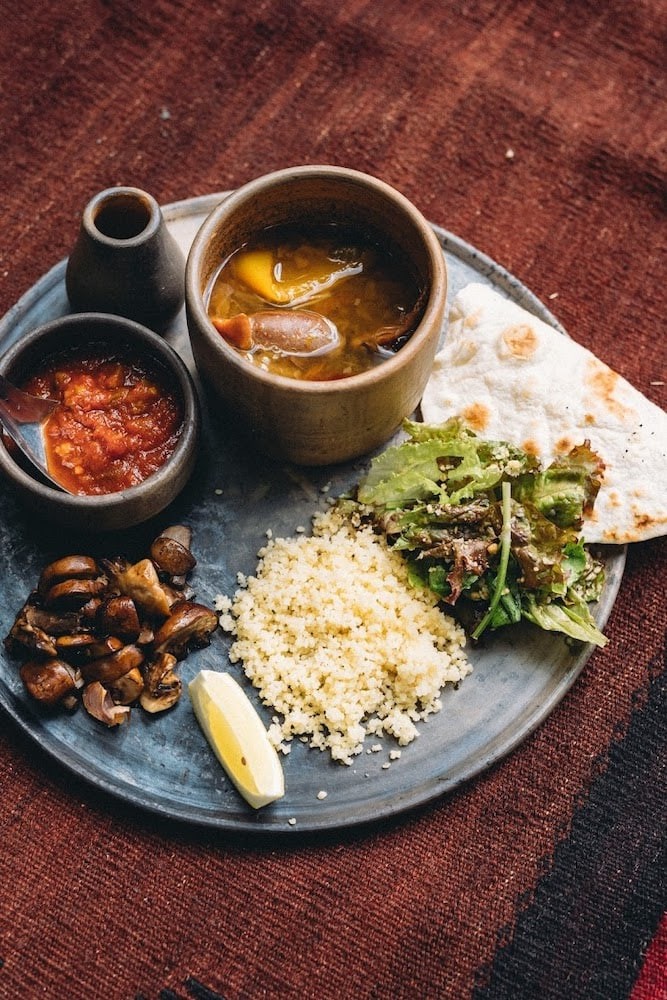 料理好きなあの人の器SNAP。音楽家・OLAibiさんの食卓 - Slide:1