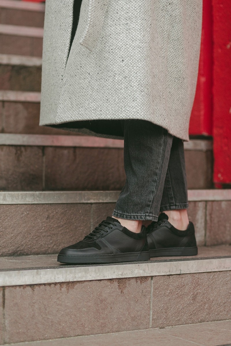 パリ発〈O.T.A〉が上陸。リサイクルタイヤをソールにしたミニマルレザースニーカー - Slide:10