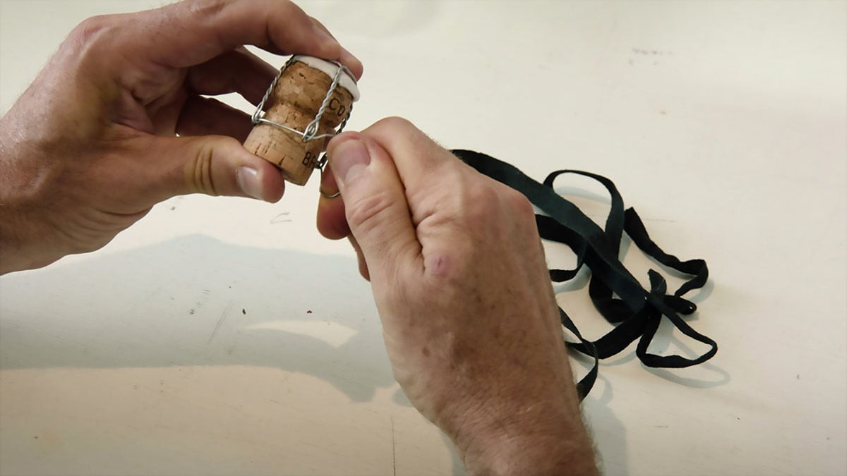 マルジェラ|初期マルジェラのアクセサリー代表作の一つのコルクネックレス。 - Slide:3