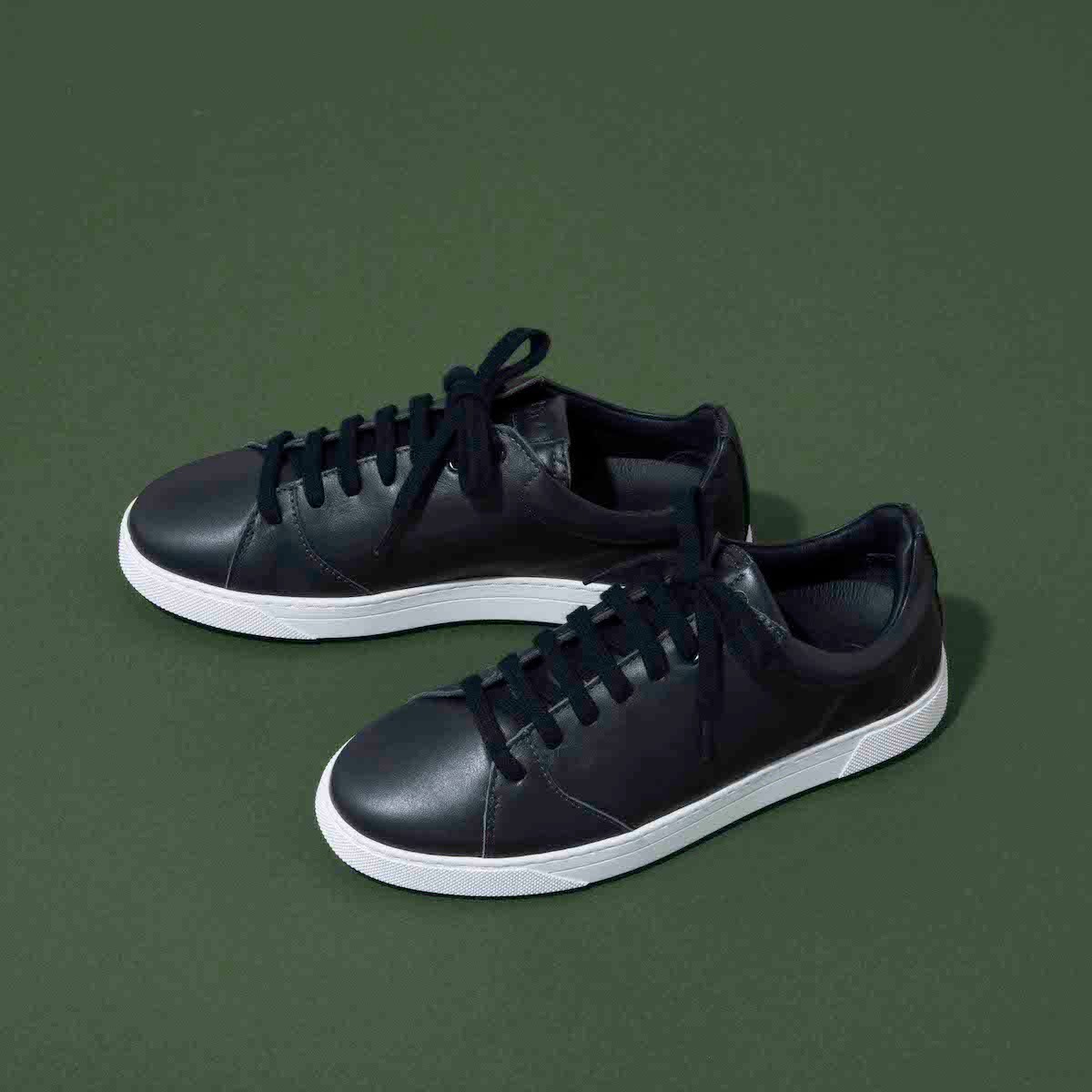 パリ発〈O.T.A〉が上陸。リサイクルタイヤをソールにしたミニマルレザースニーカー - Slide:6