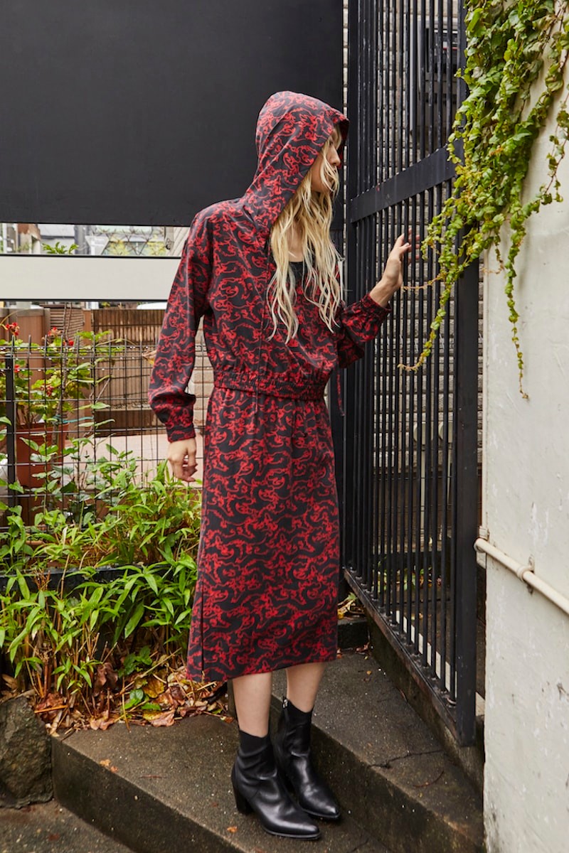 ドラゴンをまとうドラマティックな日常。〈ヴィヴィアン タム〉の最新コレクションが到着 - Slide:3