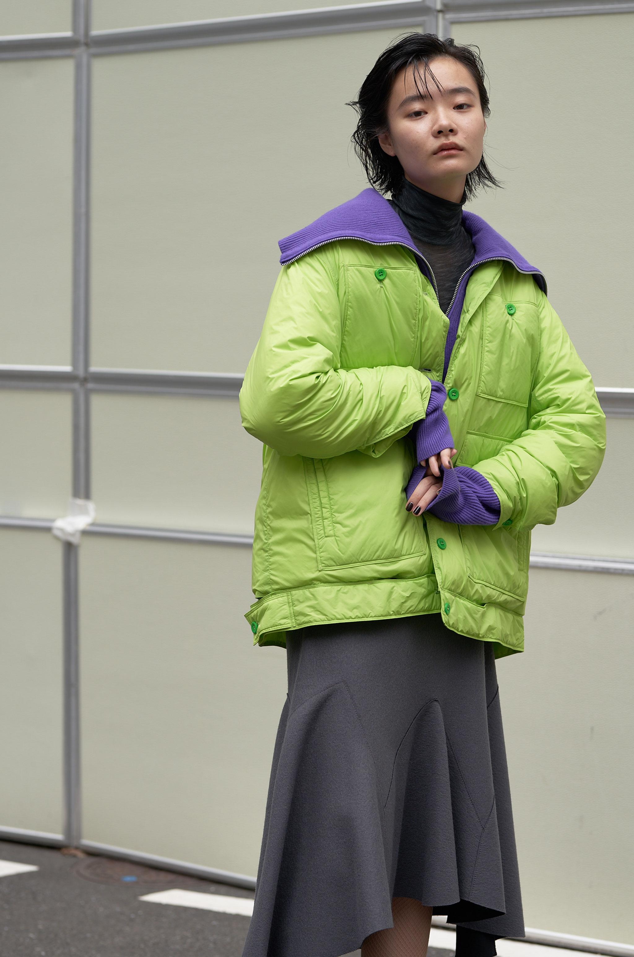 〈JNBY〉色と形で魅せるアーバンレトロな秋服