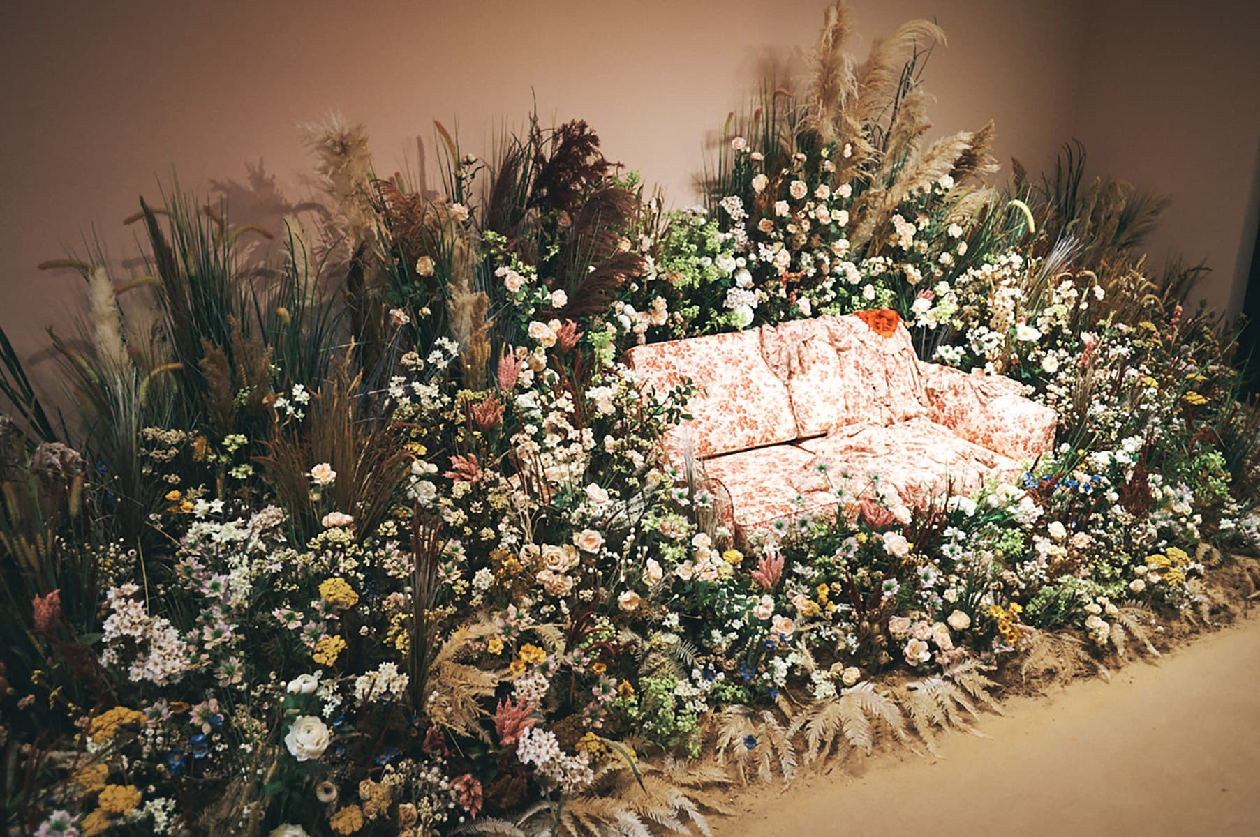 Room 8 In Bloom - Slide:9