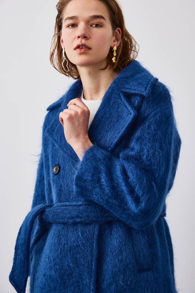 オプ・アートに着想した〈ユナイテッドトウキョウ〉の秋冬コート - Slide:1