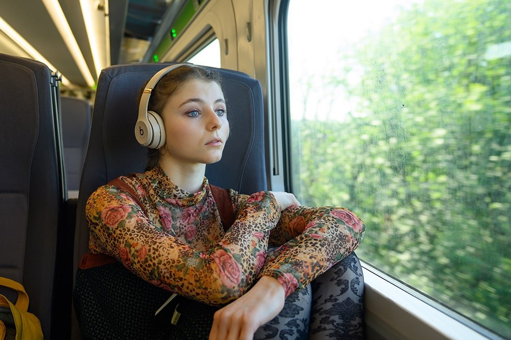 エドガー・ライト監督にインタビュー。スウィンギング・ロンドンな衣装からサイケな照明まで、最新作に詰めた1960sカルチャー愛 - Slide:1