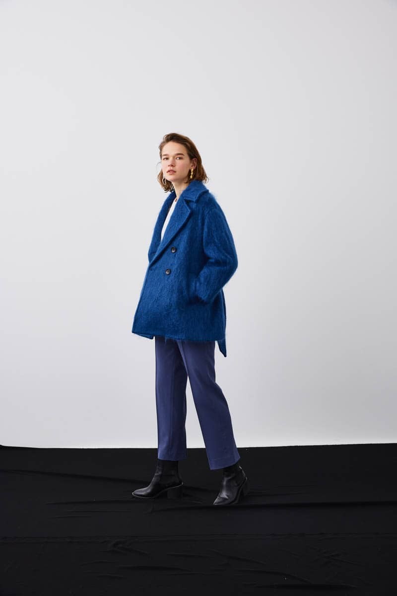 オプ・アートに着想した〈ユナイテッドトウキョウ〉の秋冬コート - Slide:3