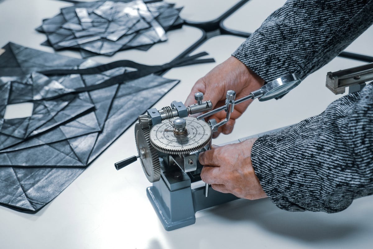 「132 5.」の定番“リサイクルポリエステルの生地” 工程 - Slide:1