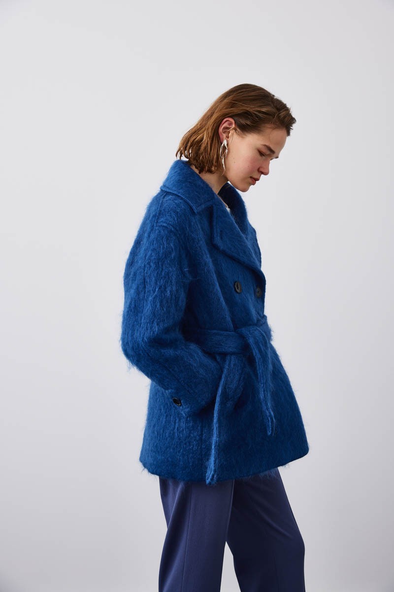 オプ・アートに着想した〈ユナイテッドトウキョウ〉の秋冬コート - Slide:2