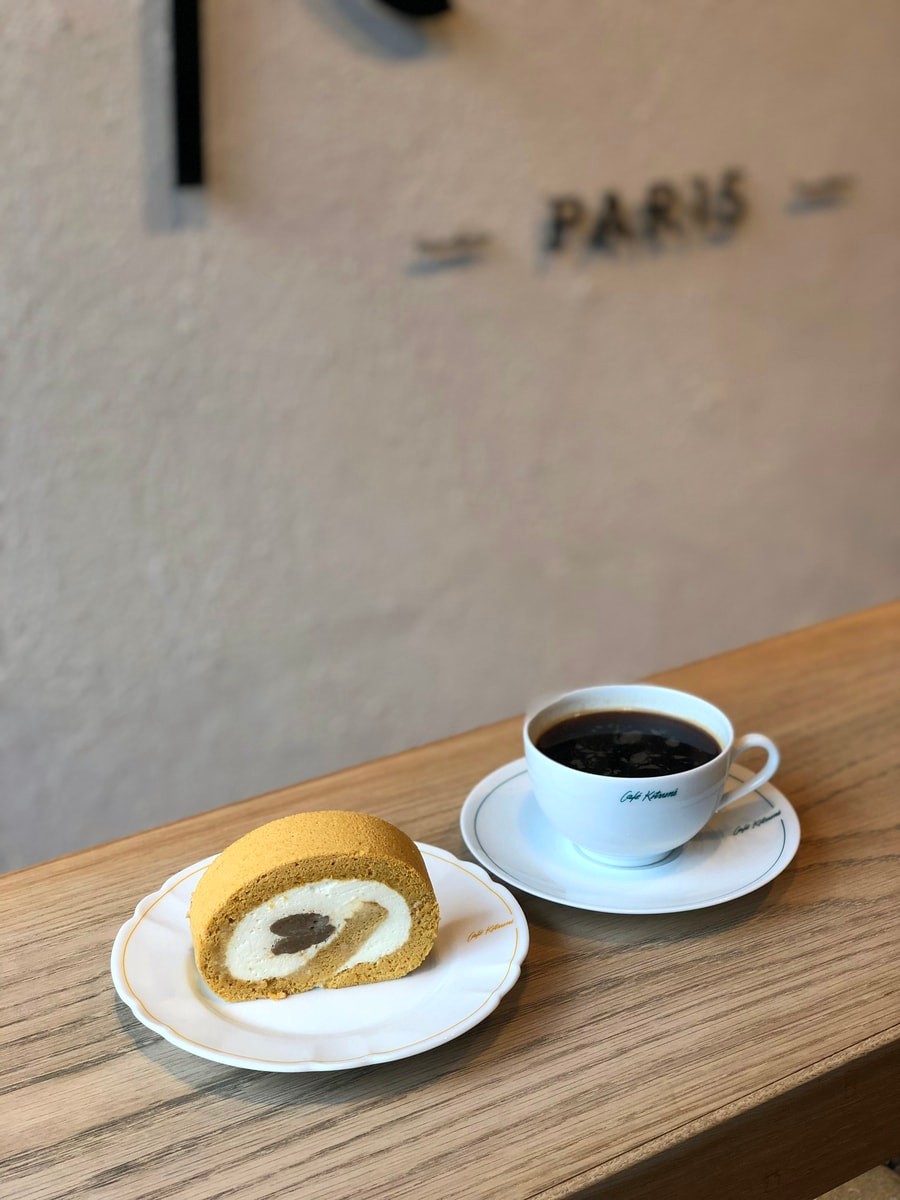 「カフェ キツネ」の「キツネ ブレンド ロールケーキ」 - Slide:1