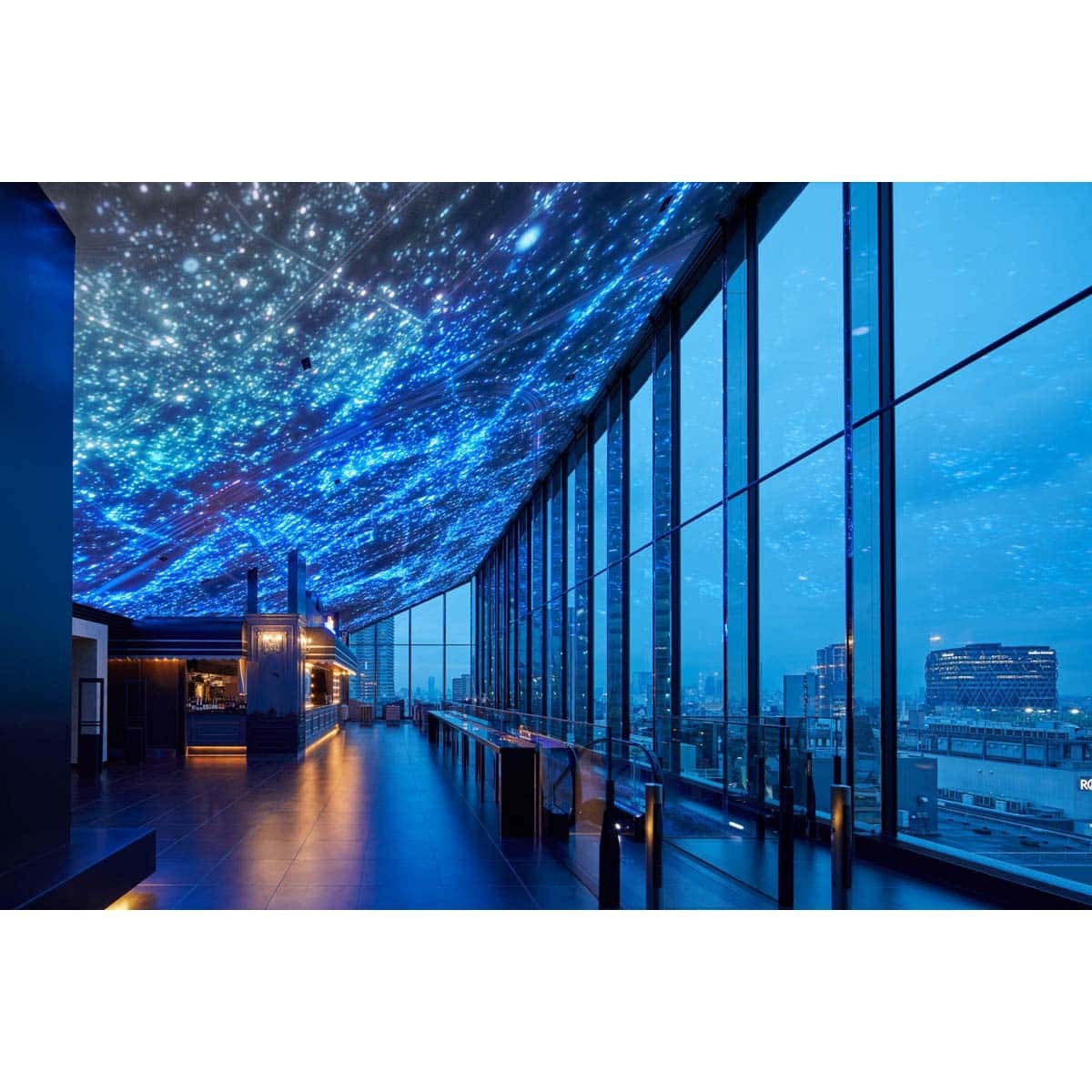 Licaxxxが〈ロエベ〉ハンモックバッグとこの春行きたい「グランドシネマサンシャイン 池袋」 - Slide:3